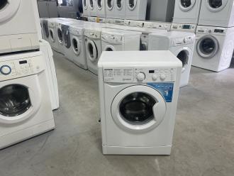 	 	  стиральная машина  indesit  б/у код 27530